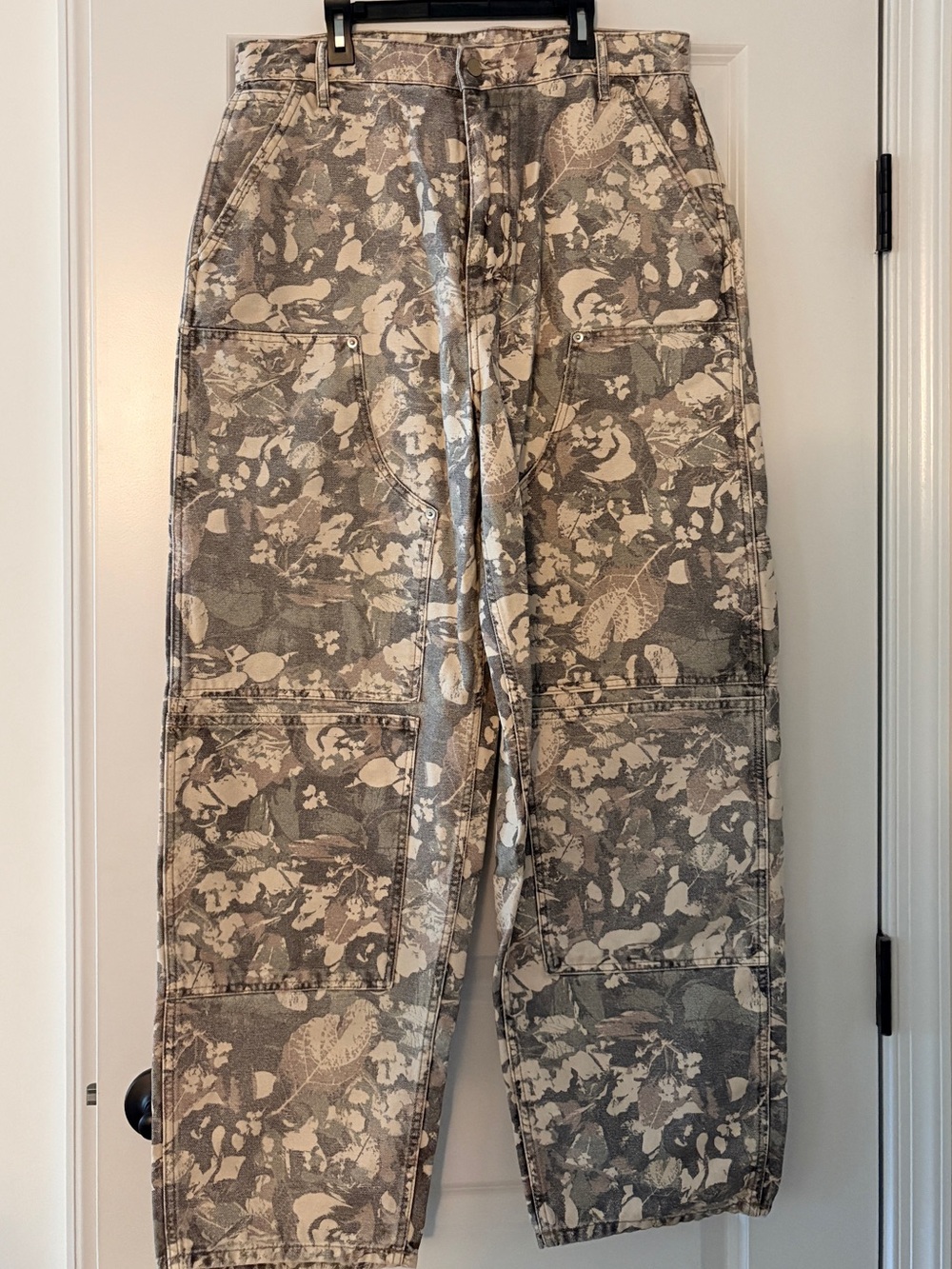 Zara Men’s Carpenter Camo Pants
